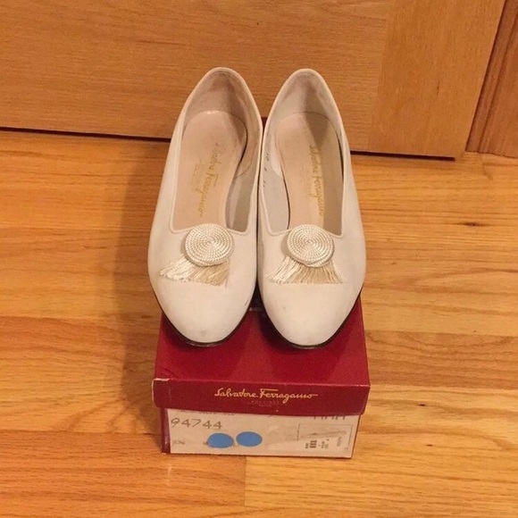 Vintage Salvatore Ferragamo leather cream flats - Picture 8 of 8